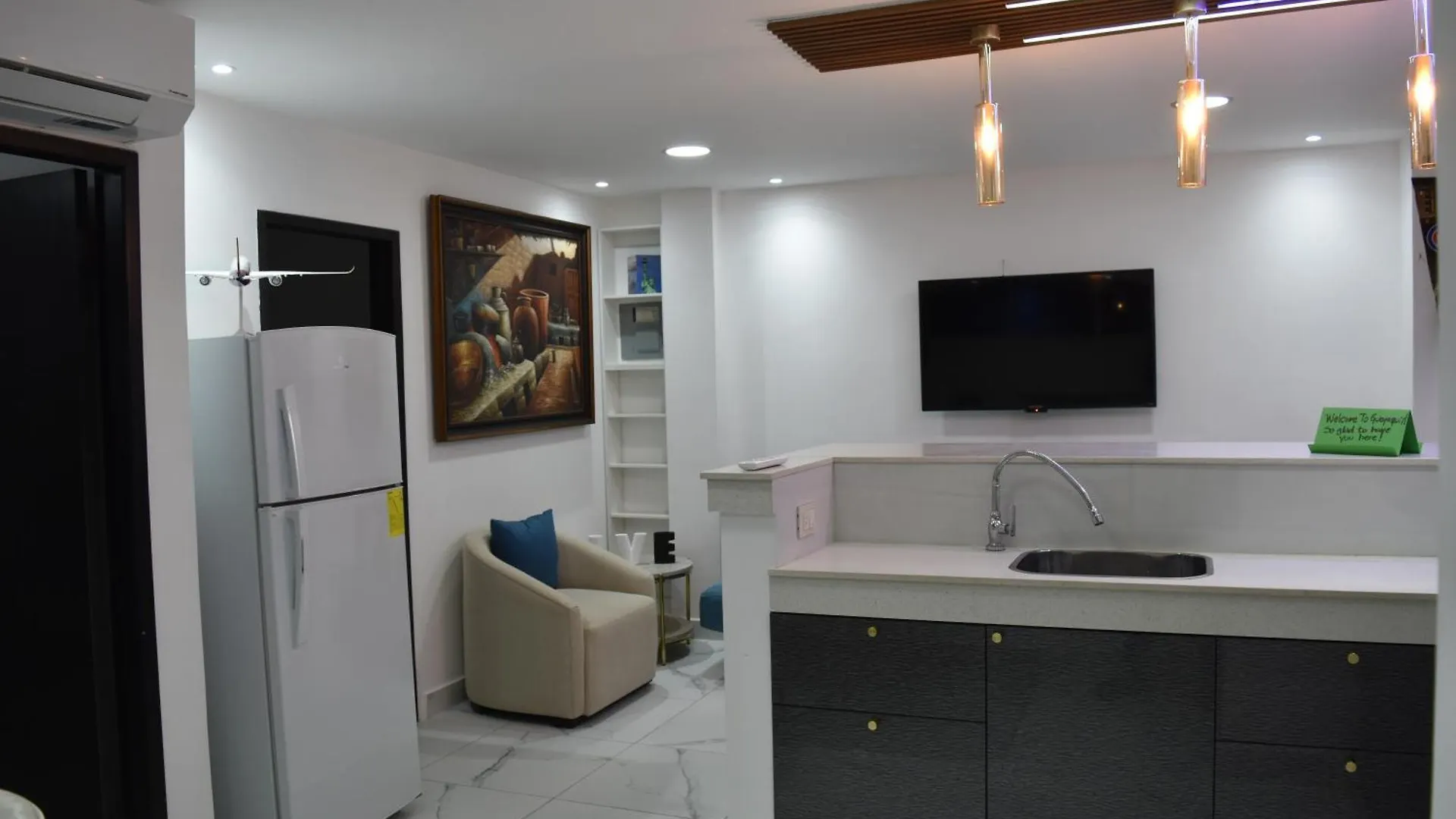 Eco-Chic Suite In Kennedy, Guayaquil Apartment